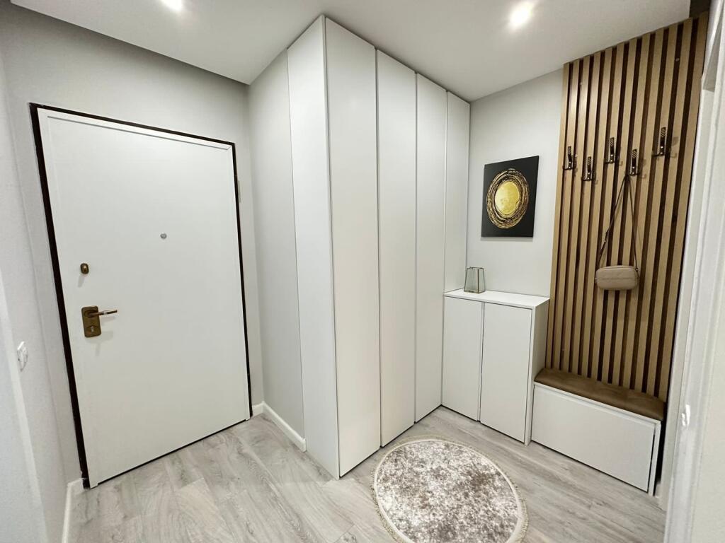 📣 SUPER RENT Apartment 2+1+2 Bathrooms+Parking 📍 Near Green City Residence, Astir ✨   🏢 New Building  🪜 5th Floor (With Elevator)  🛋️ Furnished in a Contemporary Style with Architect   💶 Price 800 Euro
