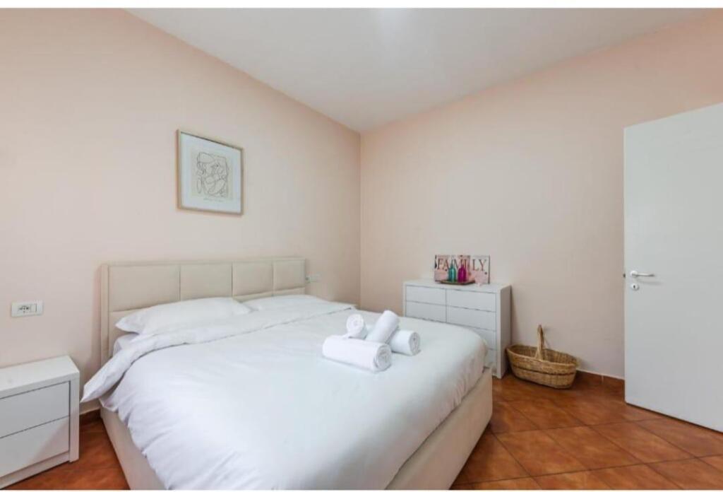 Apartment 1+1 for rent on Myslym Shyri Street.