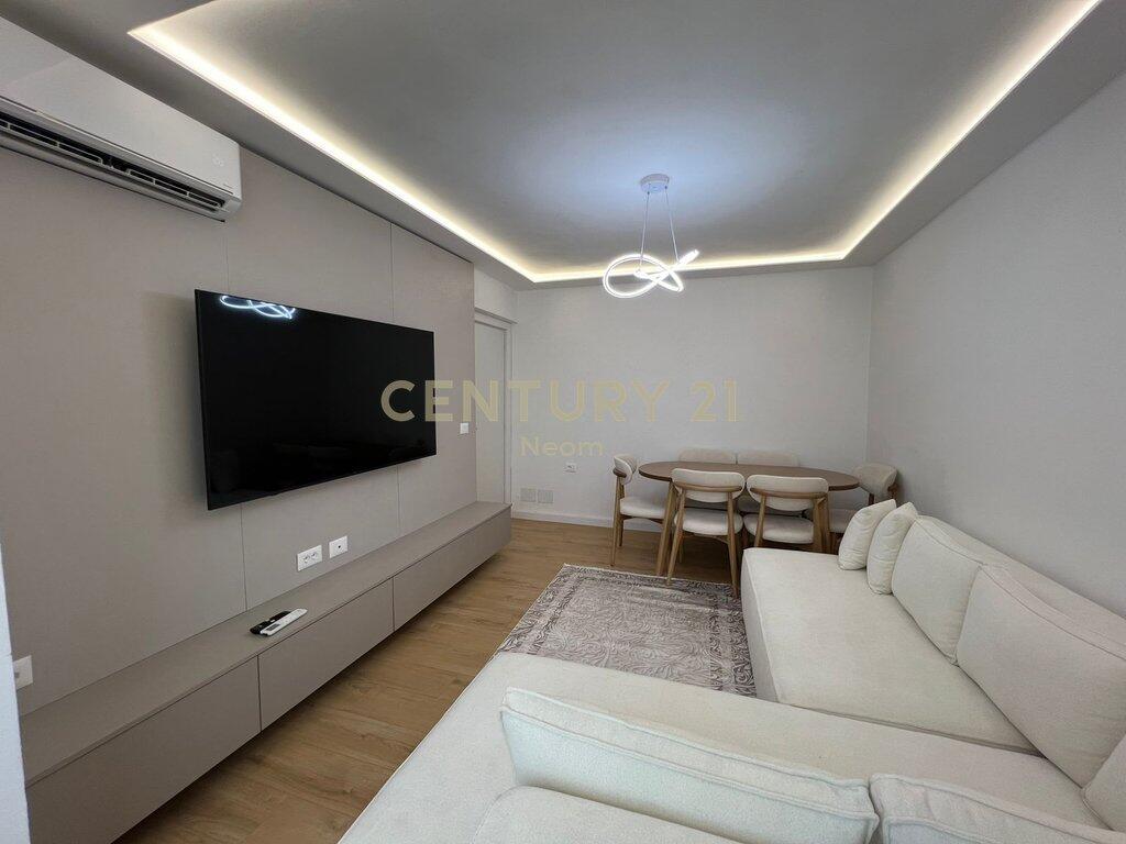 Apartament 2+1 me qira – Rruga Infan Tomini, pranë White Bar!