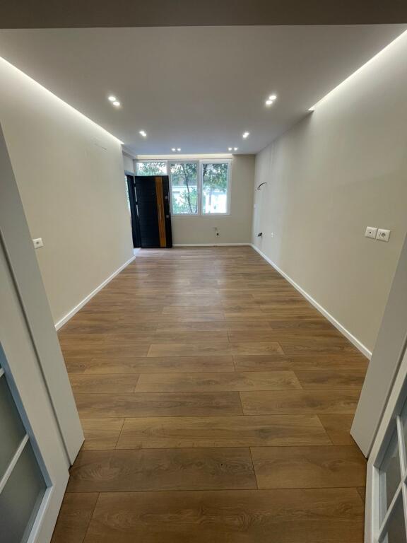 🏢Rruga e Elbasanit,prane Institutit te Higjenes,jepet me qera ambient biznesi,me sip45m2  650Euro (Neto)