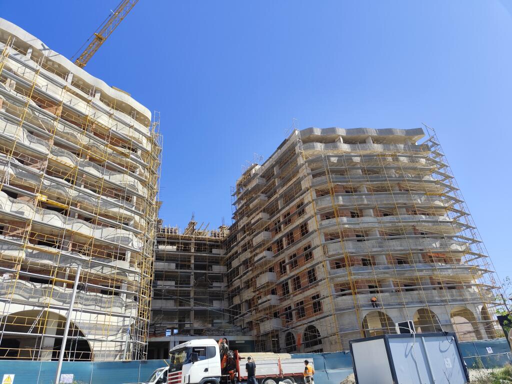 Vendesi in vendita Ap. 2+1+2 - Aluna Residenza - Di fronte al Nuovo Viale