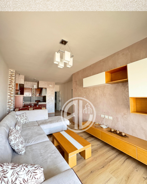 Appartamento 1+1 completamente arredato in vendita, vicino alla Stazione Ferroviaria, Durres.