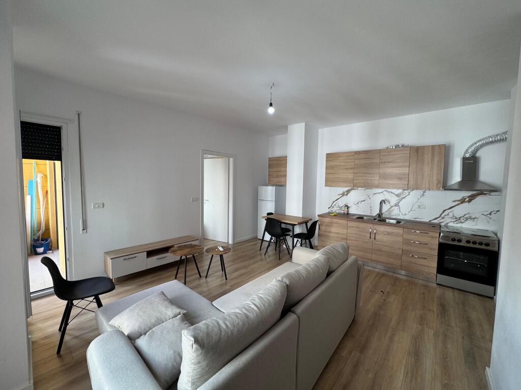 🏡 Jepet me qira apartament 1+1 📍Pranë Shkollës së Kuqe💶 Çmimi: 650 €