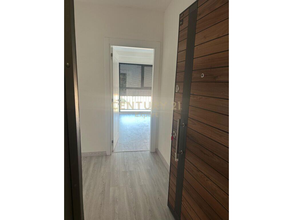 JAPIM ME QIRA APARTAMENT 1+1+ POST PARKIMI PER BANIM/ZYRA TEK BULEVARDI I RI!