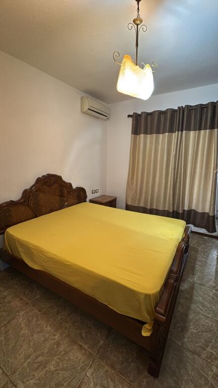 Pak minuta larg Ambasades Amerikane,prane Palestres Perfect Fitness prane jepet me qera apartament 2+1,i mobiluar.60,000 Leke