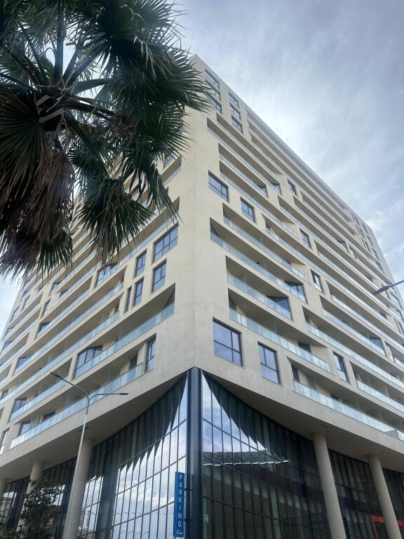 📢 JEPET ME QIRA – KATI I NJË GODINE NË GOLDEN TOWER