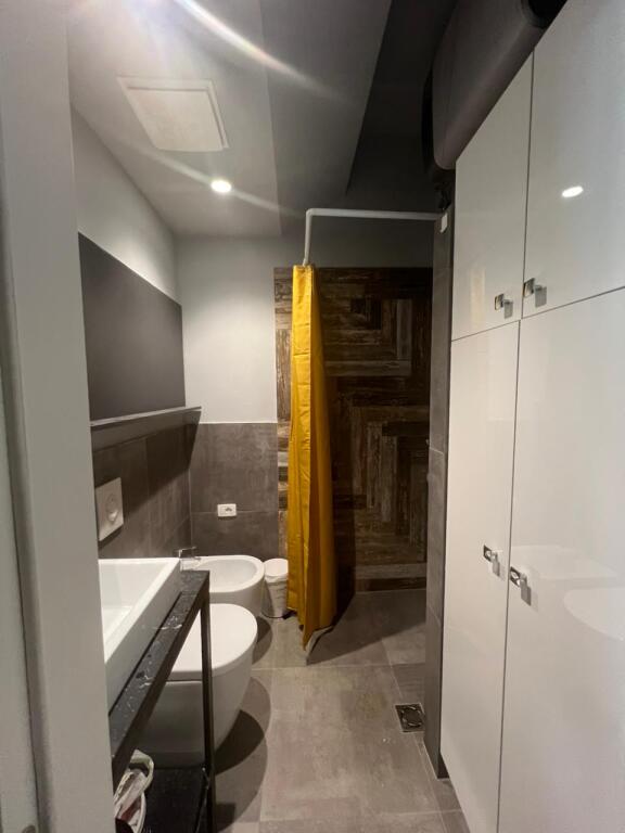 Affittasi appartamento 1+1 a Tirana e Re