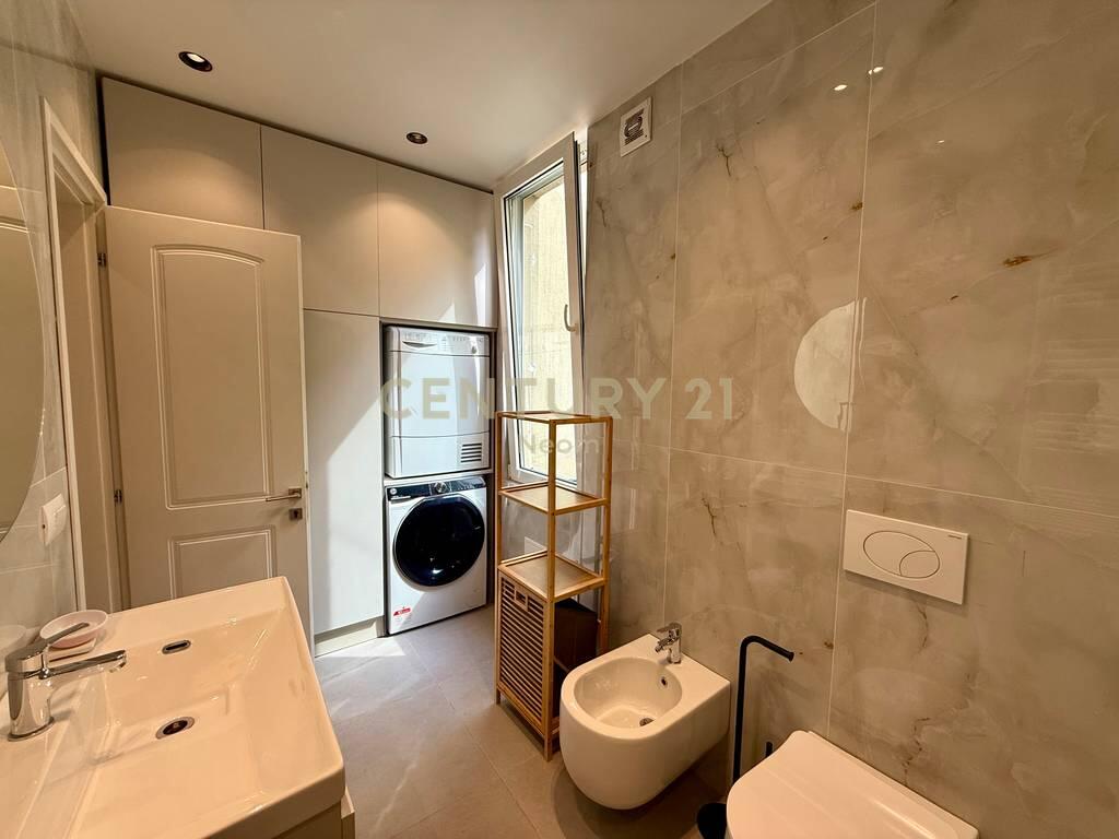 Apartament 3+1+2 per qira te Rruga e Kavajes