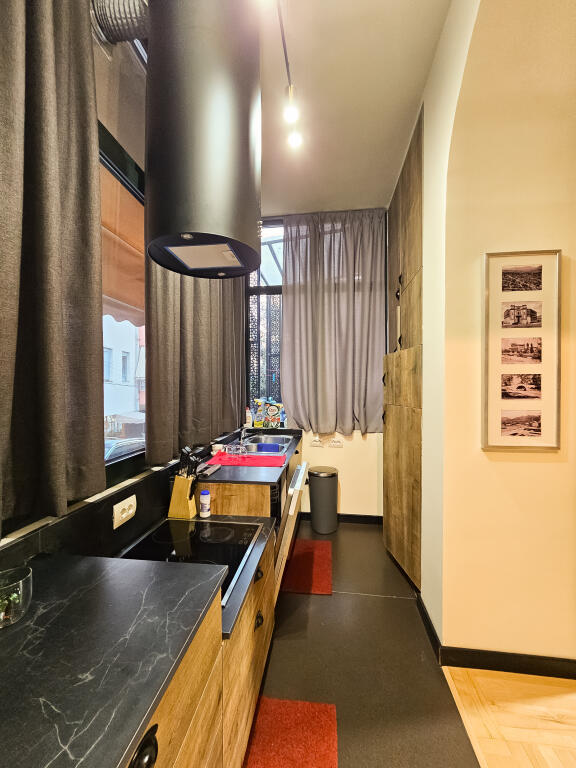 Jepet me Qera: 2+1 &amp; 1 Ballkon* *(📍Bigmarket.Prane Kristal centre )* - Kt.1 - *70.000 leke€/Muaj* - Sp.100 m² || Zone teper e Qete
