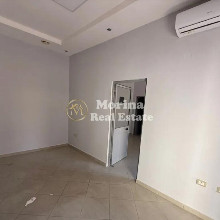 Affitto, Locale Commerciale, vicino alla Procura di Tirana, 550 euro/mese