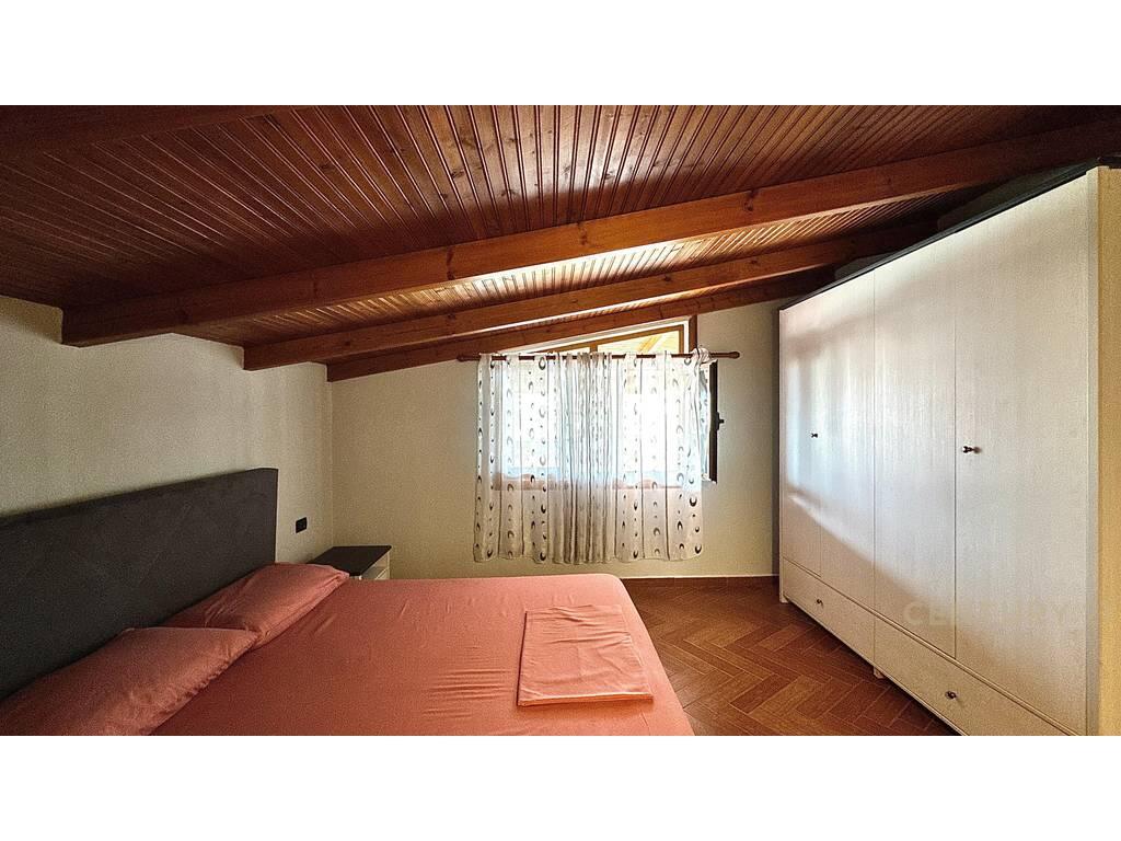 TEK Vilat Gjermane jepet me qira apartament 3+1+2 me verandë