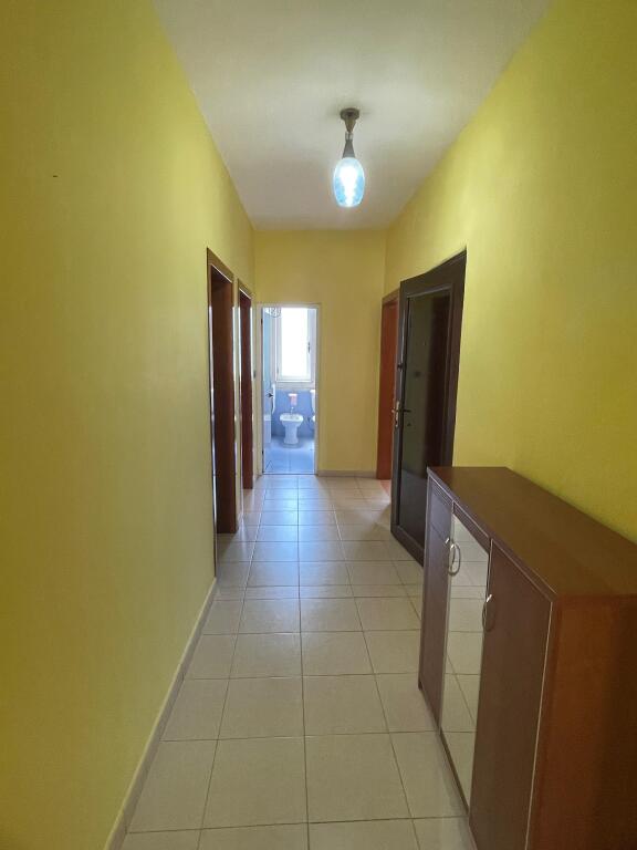 Jepet me qera Apartament 3+1 lagja 5