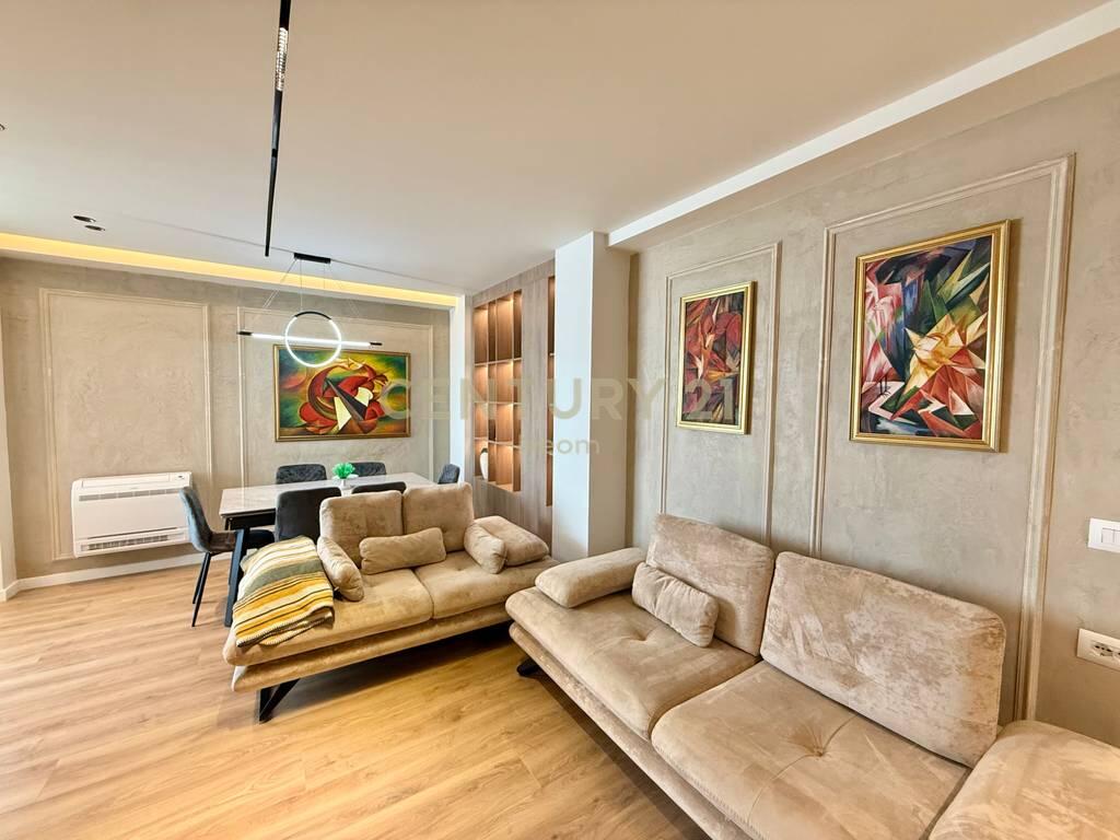 QIRA, APARTAMENT 3+1+2 + DEPO, RRUGA E KAVAJES!