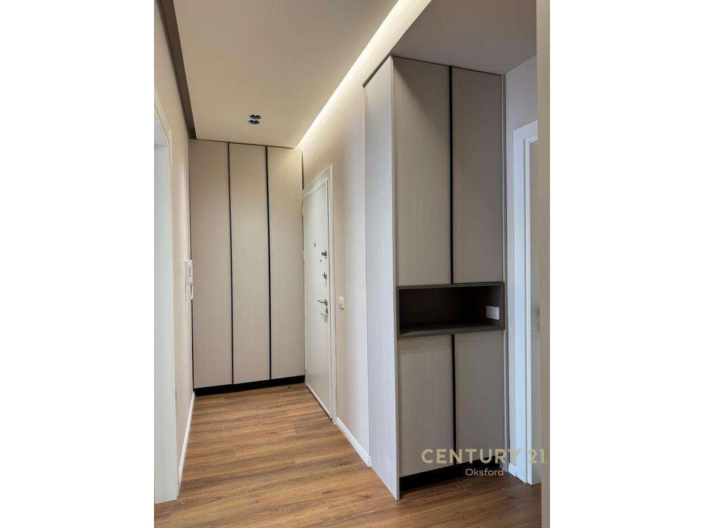 **APARTAMENT 1+1 TE SHKOLLA E KUQE PER QIRA