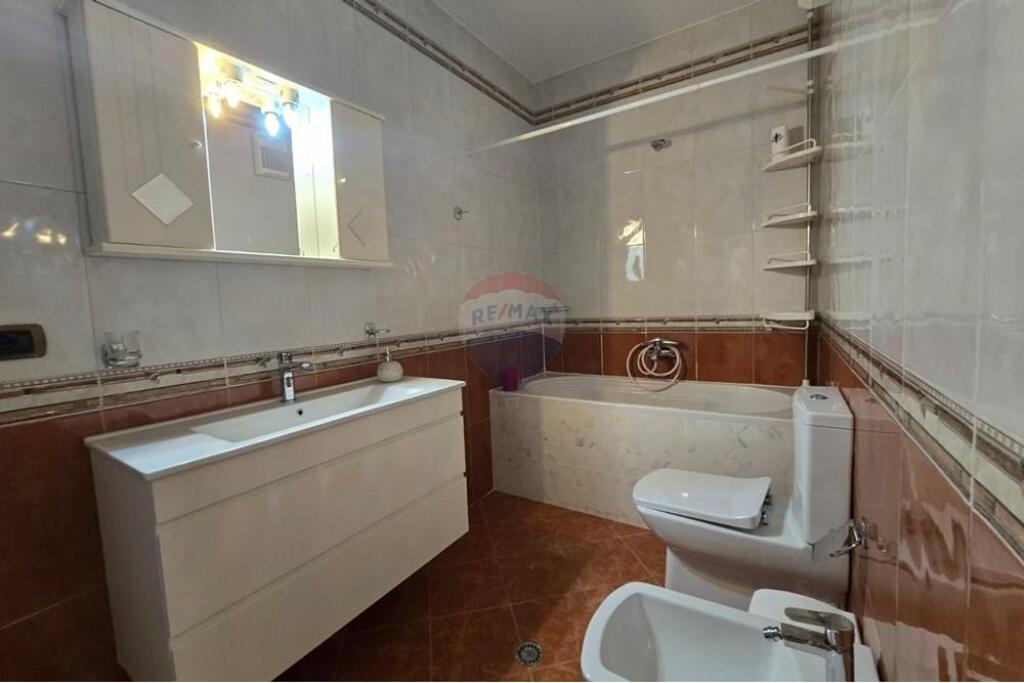 Apartament 2+1 në shitje ne Bllok !