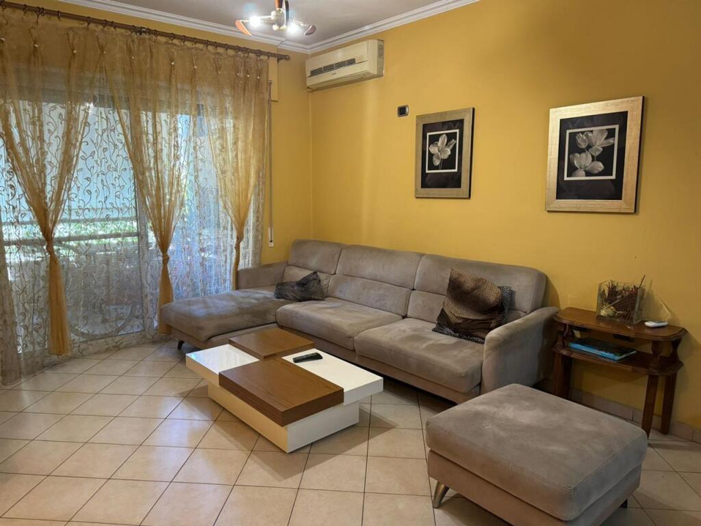 Appartamento 1+1 a Komun Vicino a Krisatalit