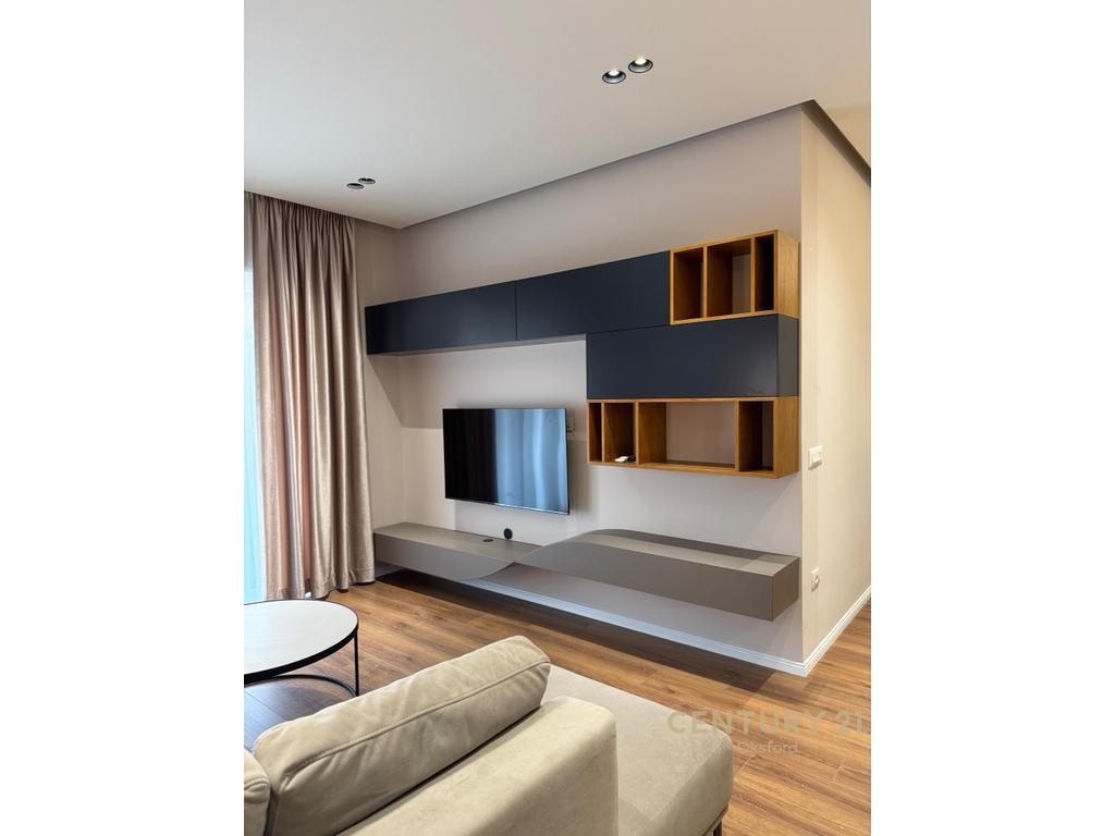 **APARTAMENT 1+1 TE SHKOLLA E KUQE PER QIRA