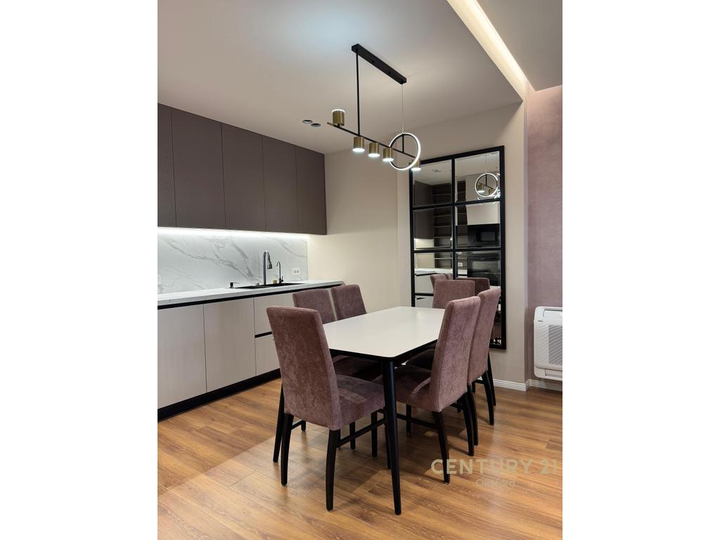 **APARTAMENT 1+1 TE SHKOLLA E KUQE PER QIRA