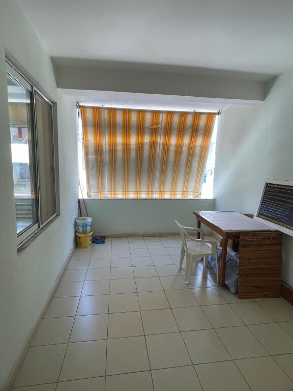 Jepet me qera Apartament 3+1 lagja 5