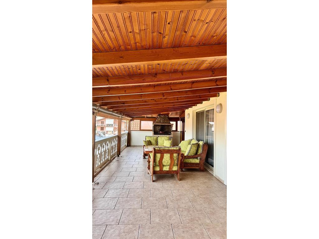 TEK Vilat Gjermane jepet me qira apartament 3+1+2 me verandë