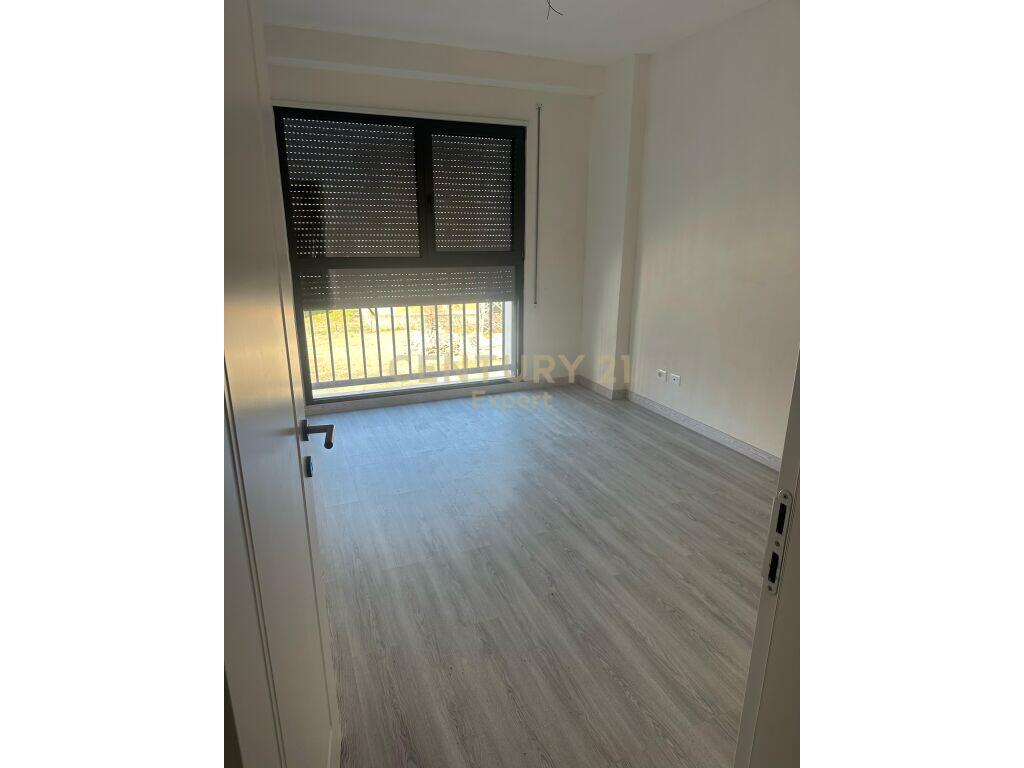 JAPIM ME QIRA APARTAMENT 1+1+ POST PARKIMI PER BANIM/ZYRA TEK BULEVARDI I RI!