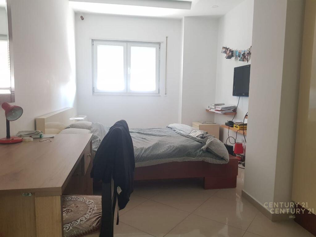 Ne Zog te Zi, Tek Le Bon Jepet Me Qira Apartament 2+1!