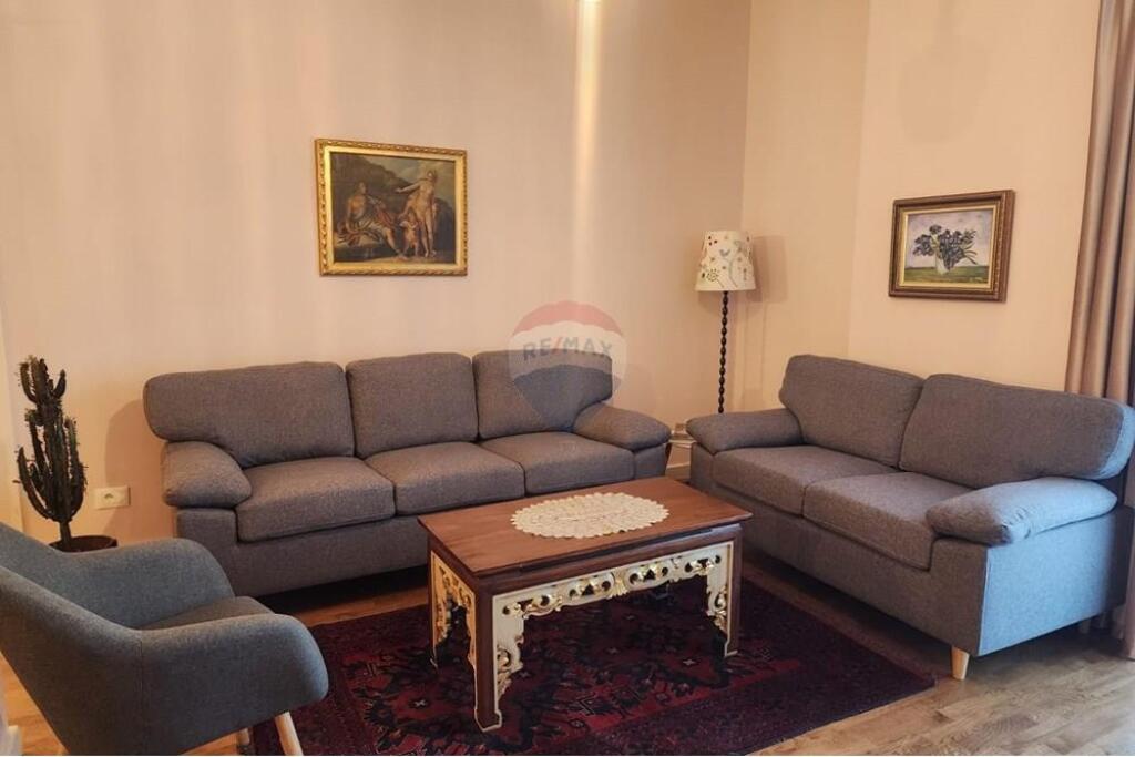 Tirane, affittasi appartamento 2+1+Balcone al 2° piano, 1.600 € (Via dei Kosovari) 530581008-35