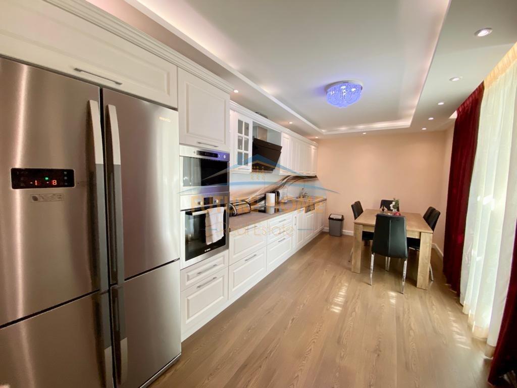 Qera, Apartament 3+1+2 Poste Parkimi, Liqeni I Thatë, Tiranë.