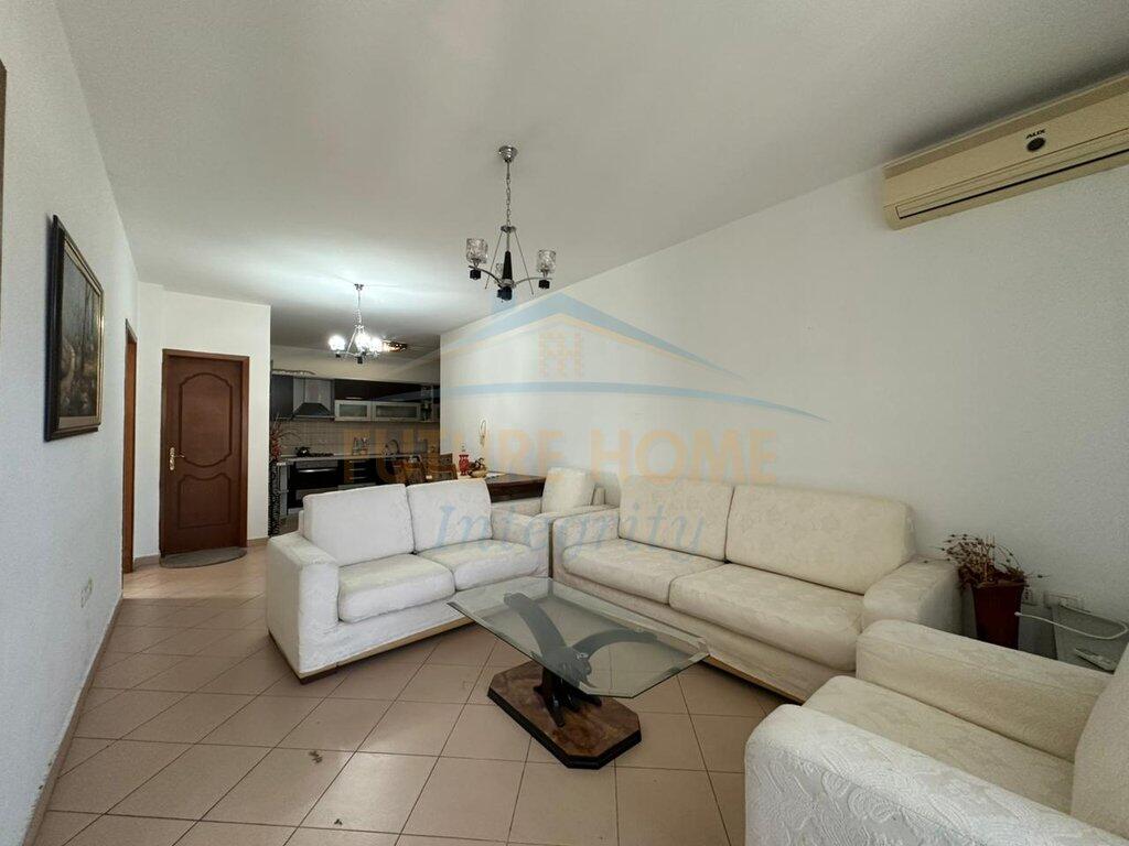 Shitet Apartament 2+1, Pazar i Ri