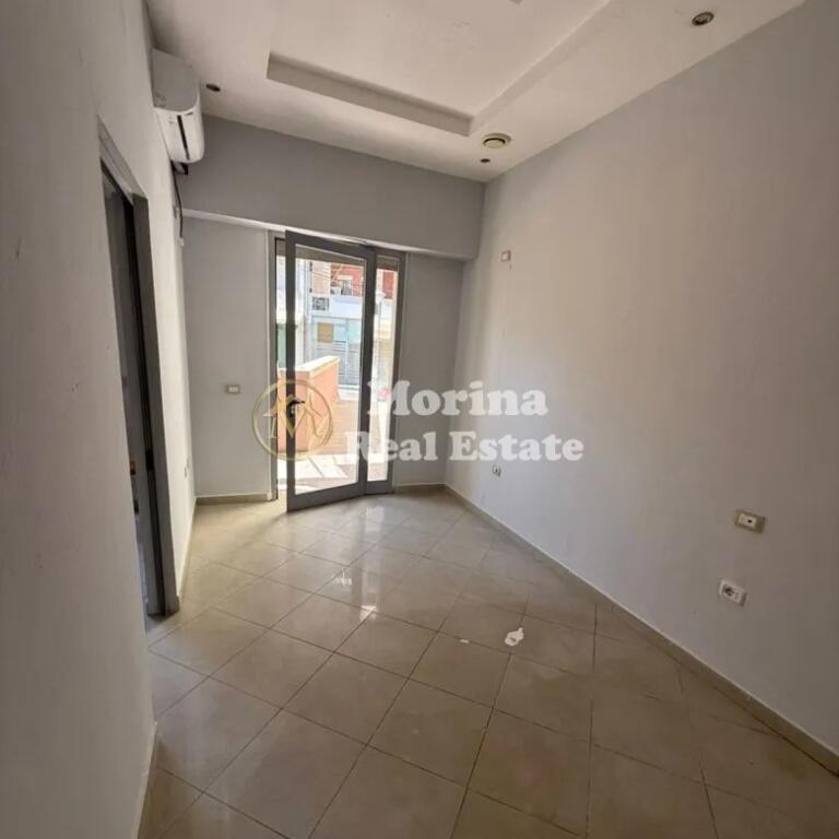 Affitto, Locale Commerciale, vicino alla Procura di Tirana, 550 euro/mese