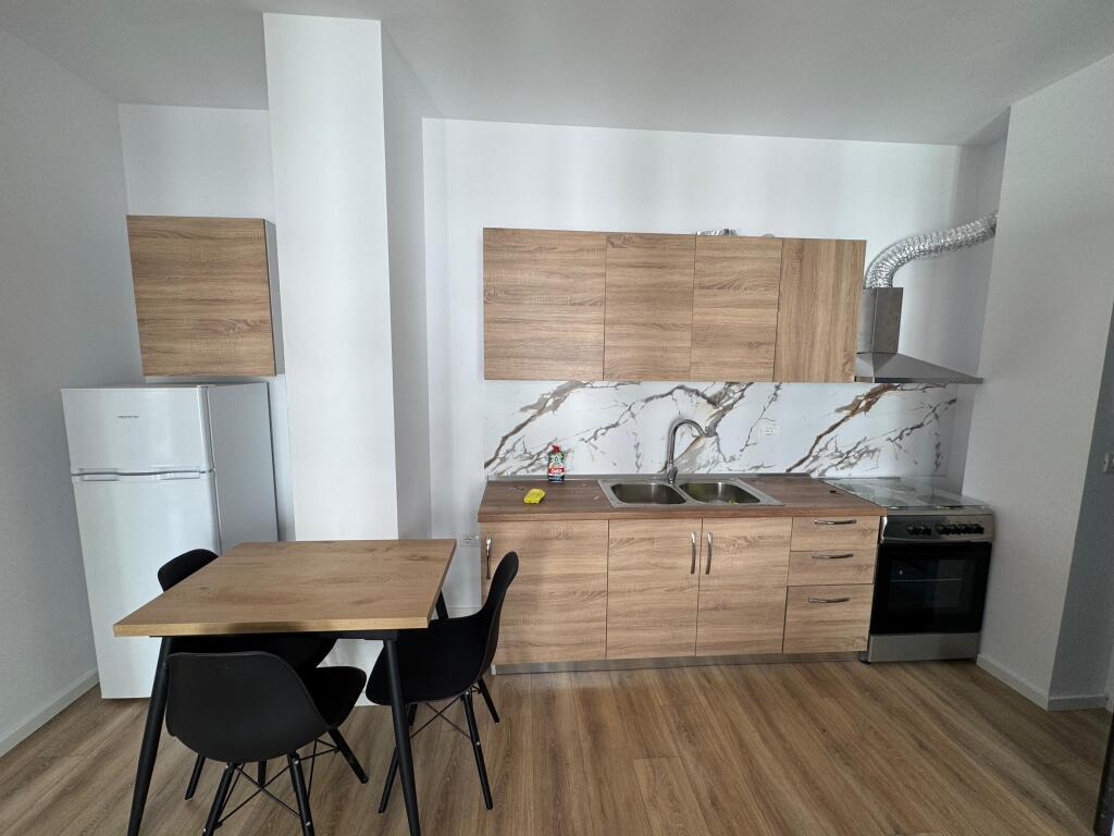 🏡 Jepet me qira apartament 1+1 📍Pranë Shkollës së Kuqe💶 Çmimi: 650 €