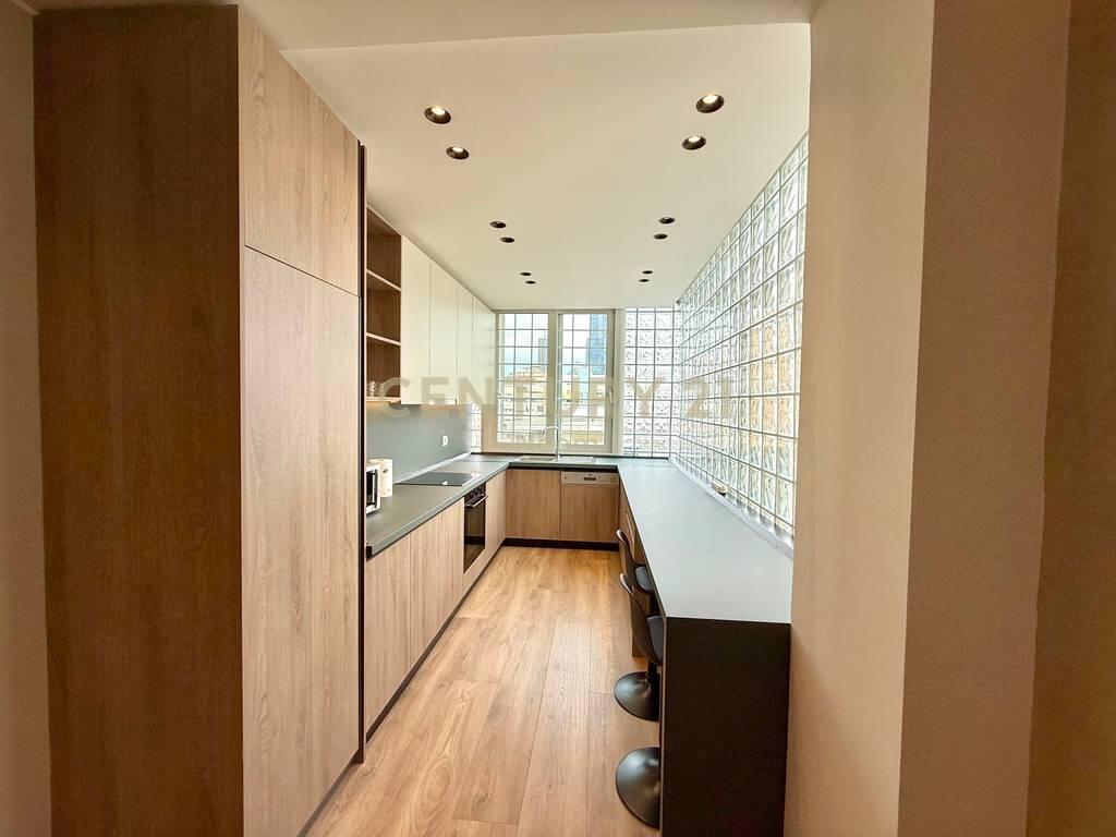 QIRA, APARTAMENT 3+1+2 + DEPO, RRUGA E KAVAJES!