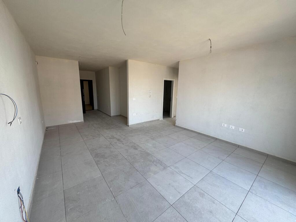 SHITET APARTAMENT 2+1 TEK PORCELANI TIRANE