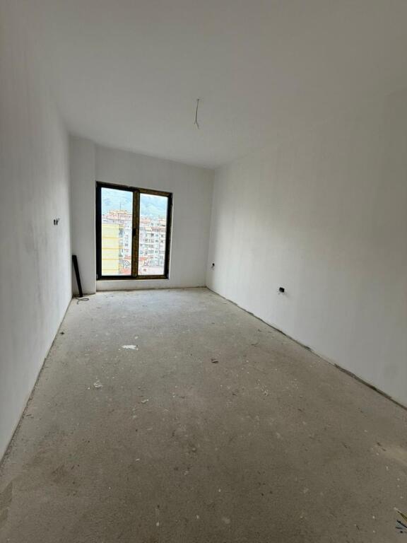 Appartamento 1+1 nel edificio più nuovo, Via Barrikadave