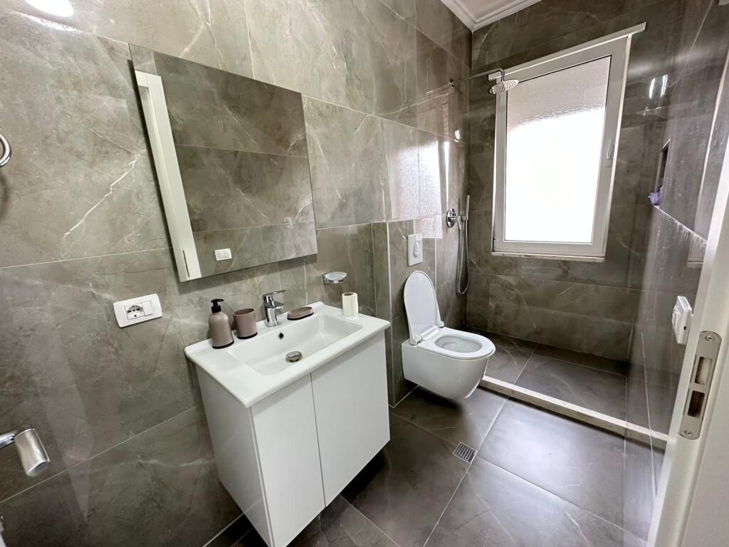 📣 SUPER RENT Apartment 2+1+2 Bathrooms+Parking 📍 Near Green City Residence, Astir ✨   🏢 New Building  🪜 5th Floor (With Elevator)  🛋️ Furnished in a Contemporary Style with Architect   💶 Price 800 Euro