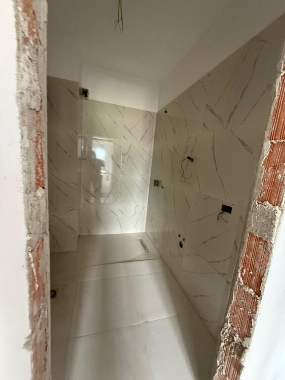 Appartamento 1+1 nel edificio più nuovo, Via Barrikadave
