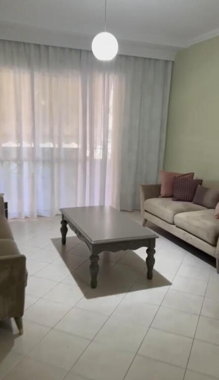 🏢Komuna e Parisit,Rr.Ibrahim Dervishi ,jepet me qera apartament 1+1i mobiluar.50,000Leke