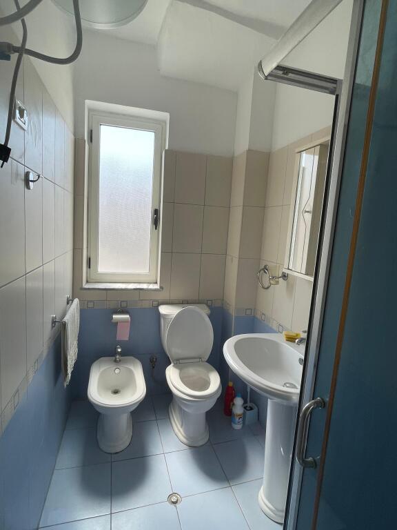 Jepet me qera Apartament 3+1 lagja 5