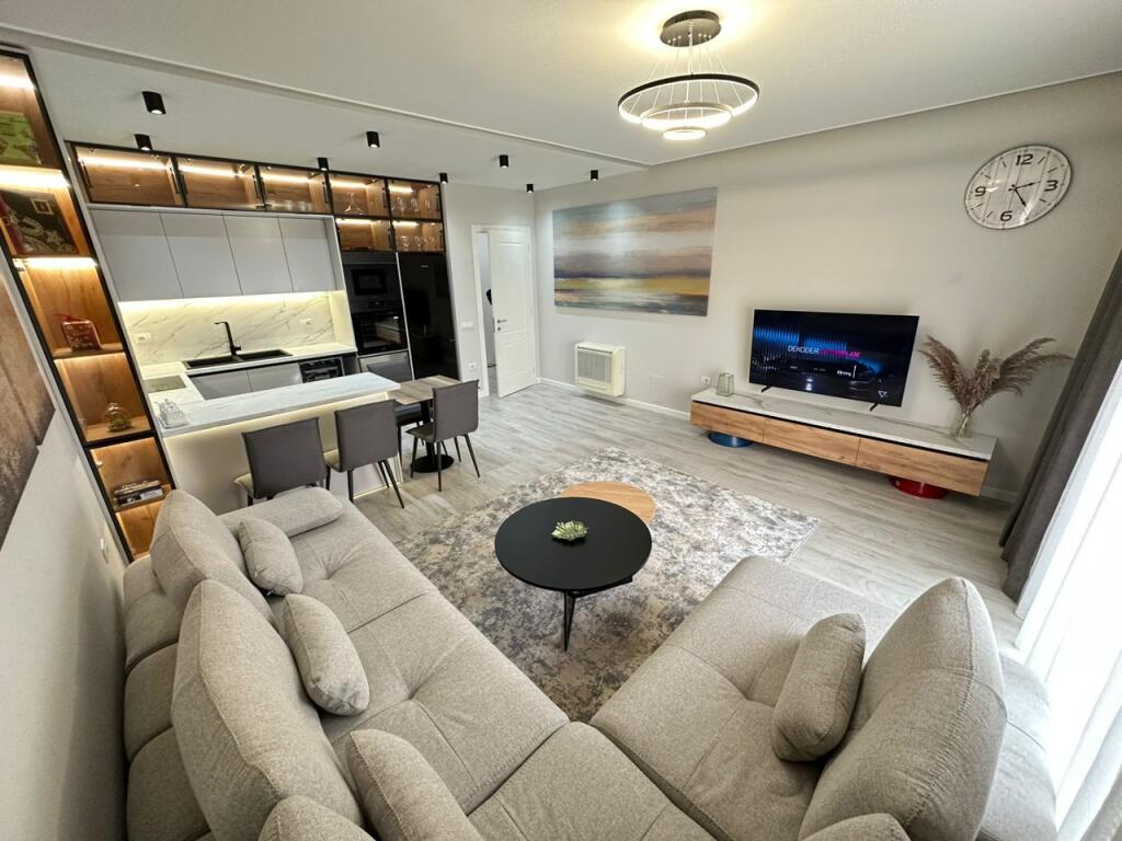 📣 SUPER RENT Apartment 2+1+2 Bathrooms+Parking 📍 Near Green City Residence, Astir ✨   🏢 New Building  🪜 5th Floor (With Elevator)  🛋️ Furnished in a Contemporary Style with Architect   💶 Price 800 Euro