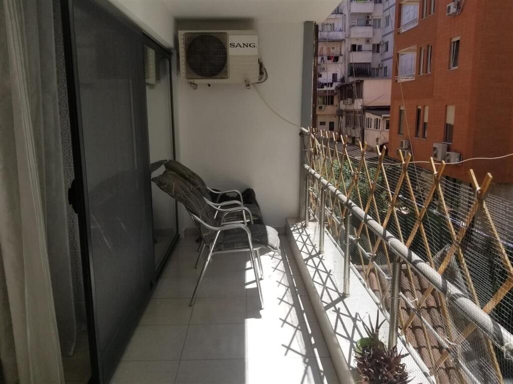 Jepet me qera 2+1 te Kafe Roma prane Bllokut