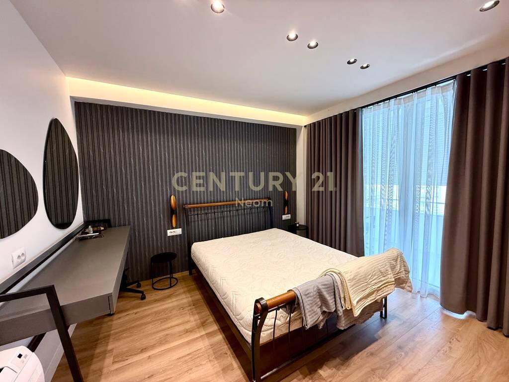 QIRA, APARTAMENT 3+1+2 + DEPO, RRUGA E KAVAJES!