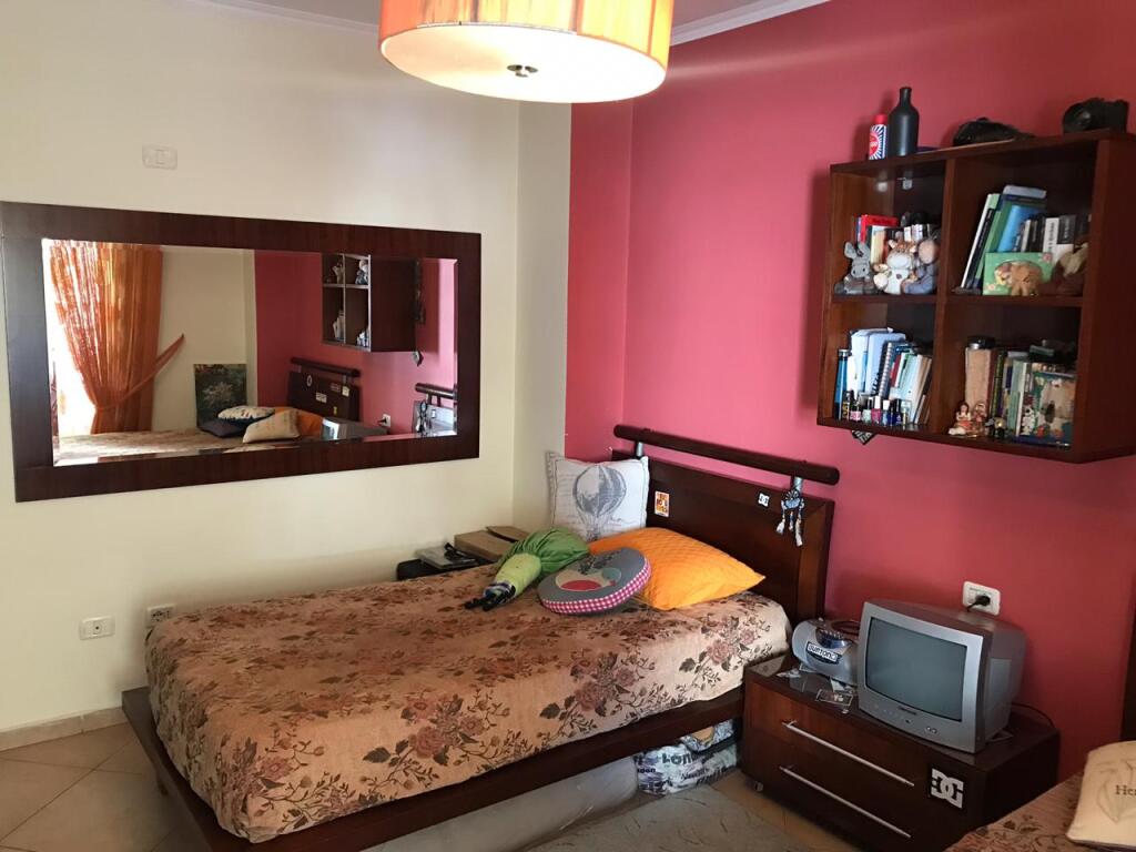 2+1,e mobiluar ne laprake,cmimi 700 euro