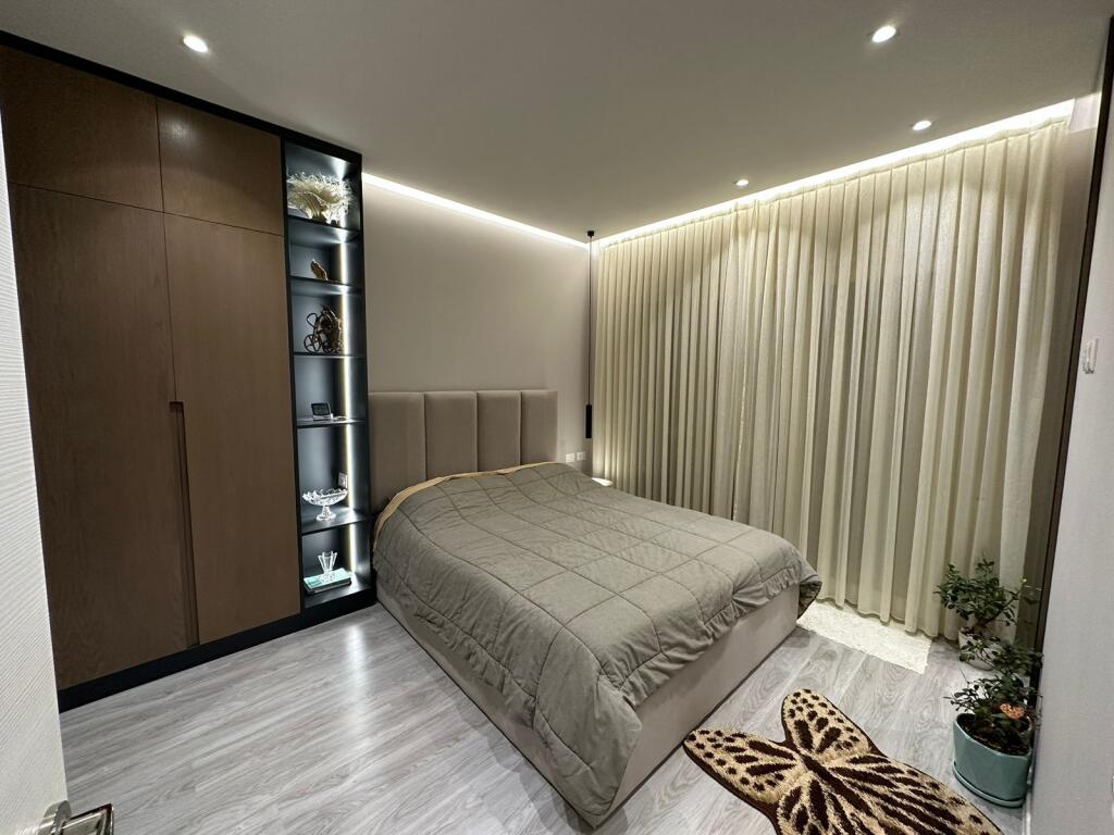 Pak minuta larg Selvise,Rr. e Dibres jepet me qera apartament 2+1+2i mobiluar.850 Euro