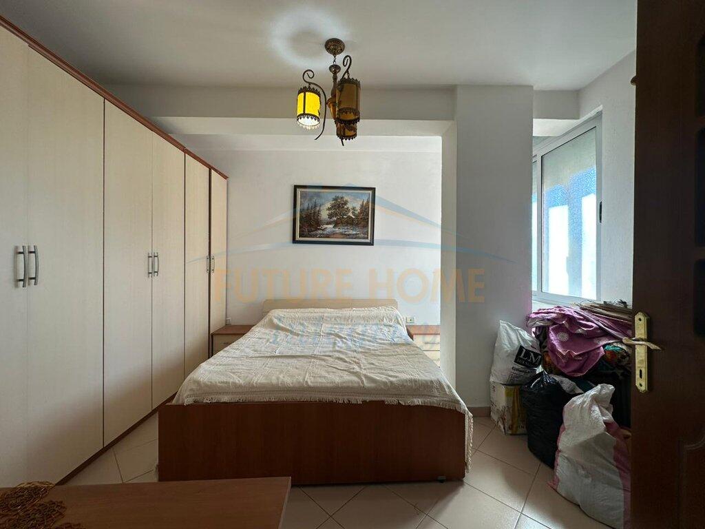 Shitet Apartament 2+1, Pazar i Ri
