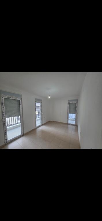 5 Maji Jepet Apartament 3+1+2 Me Qera Bosh