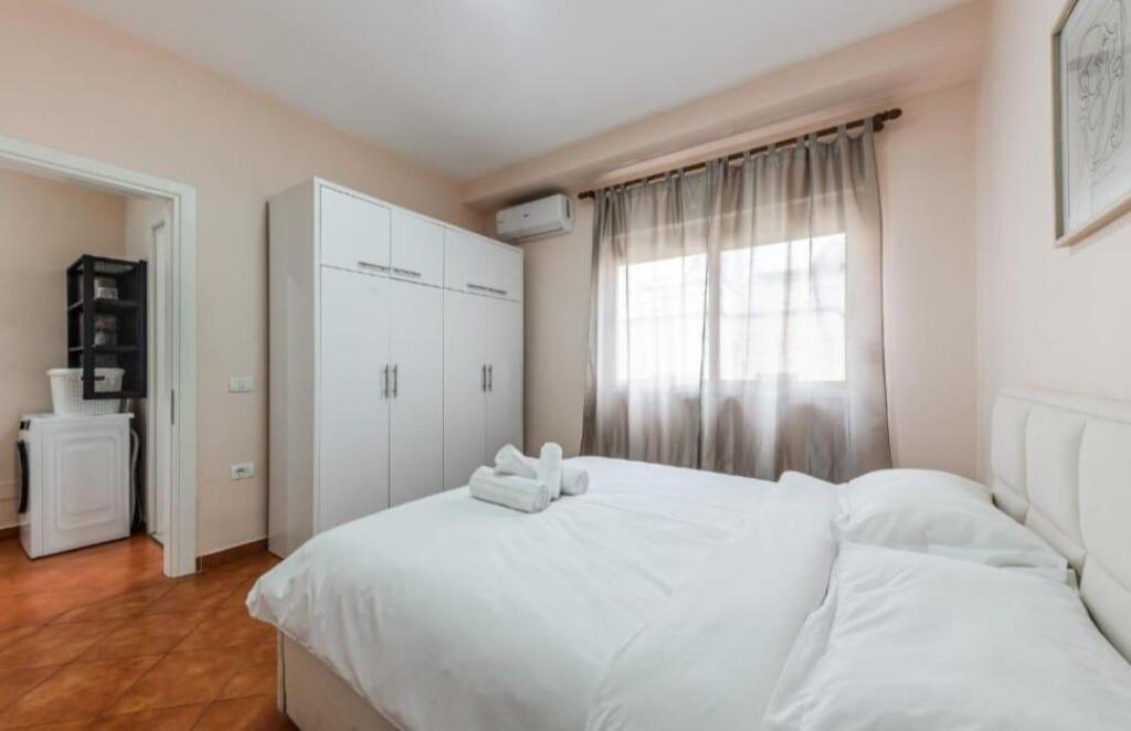 Apartment 1+1 for rent on Myslym Shyri Street.