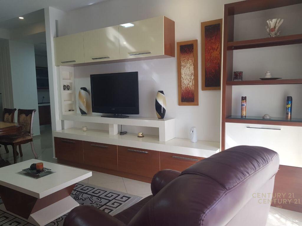 Ne Zog te Zi, Tek Le Bon Jepet Me Qira Apartament 2+1!