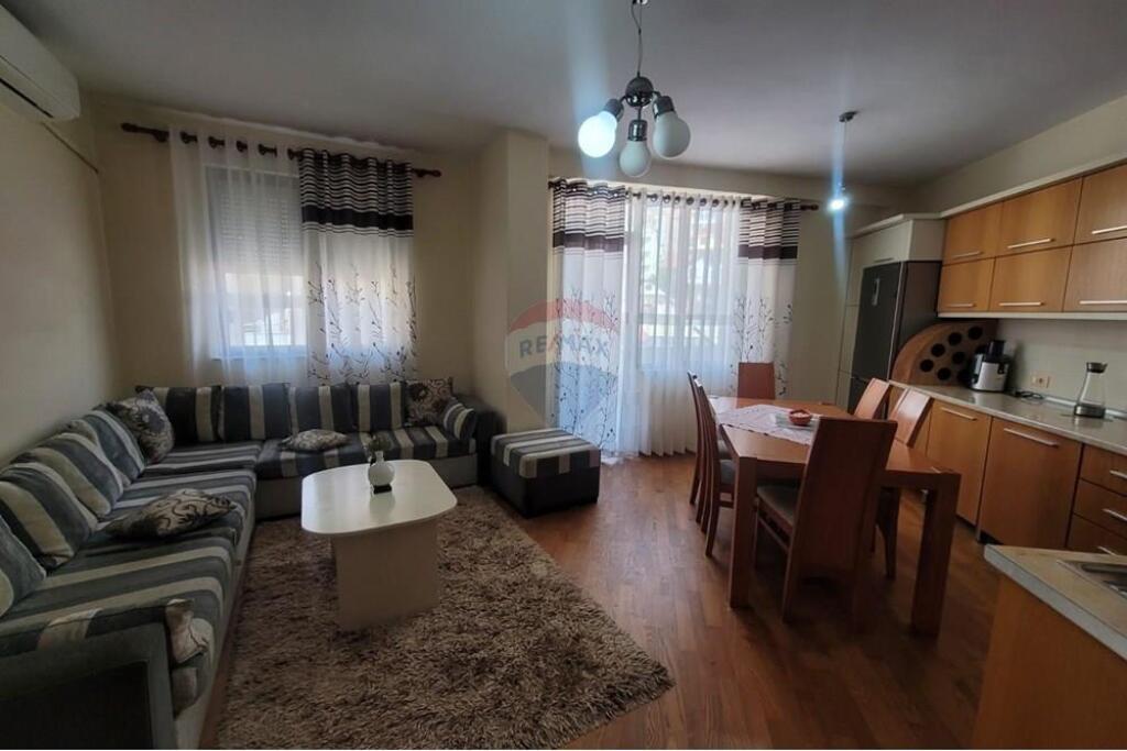 SHITET, APARTAMENT 1+1, FRESKU, TIRANË !