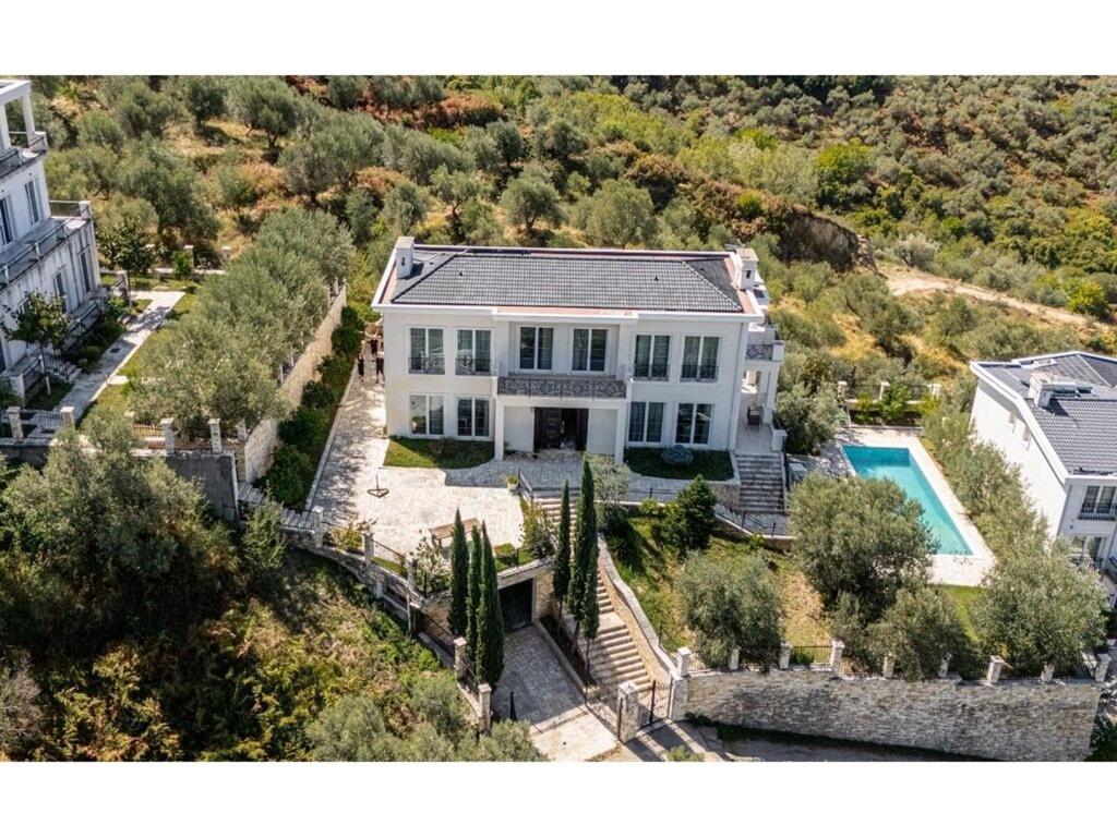 VILLA DI LUSSO IN AFFITTO, DRY LAKE, TIRANA!
