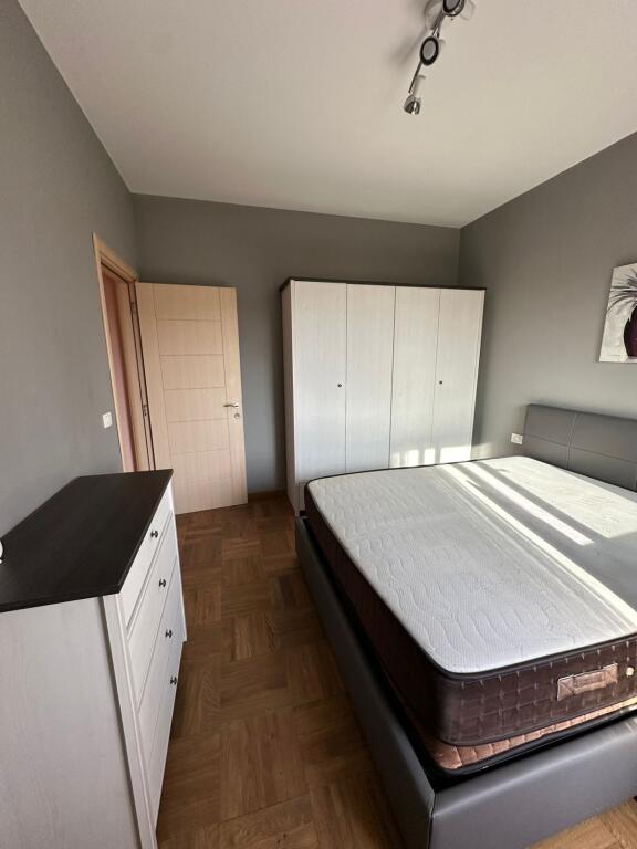 JEPET APARTAMENT 1+1+BALLKON ME QERA AFER QENDRES